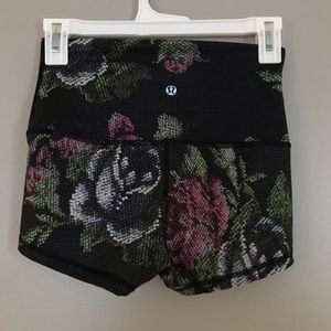 Lululemon booty shorts